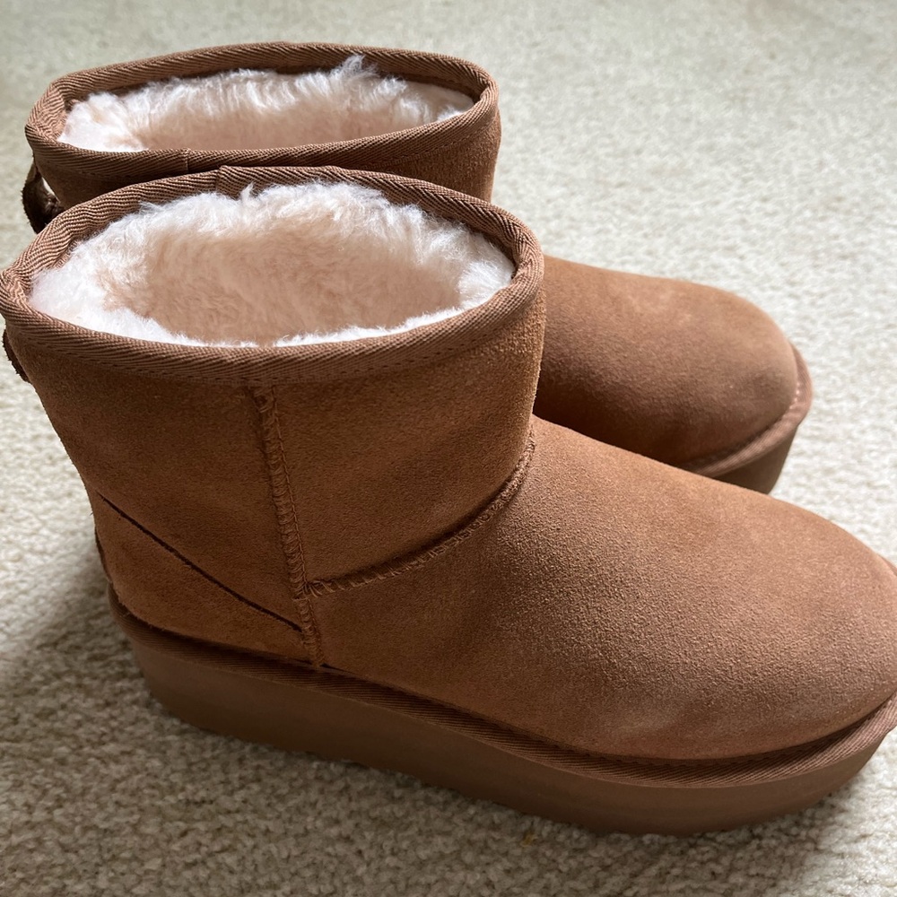 UGG Classic Mini Platform - Chestnut NEW IN BOX